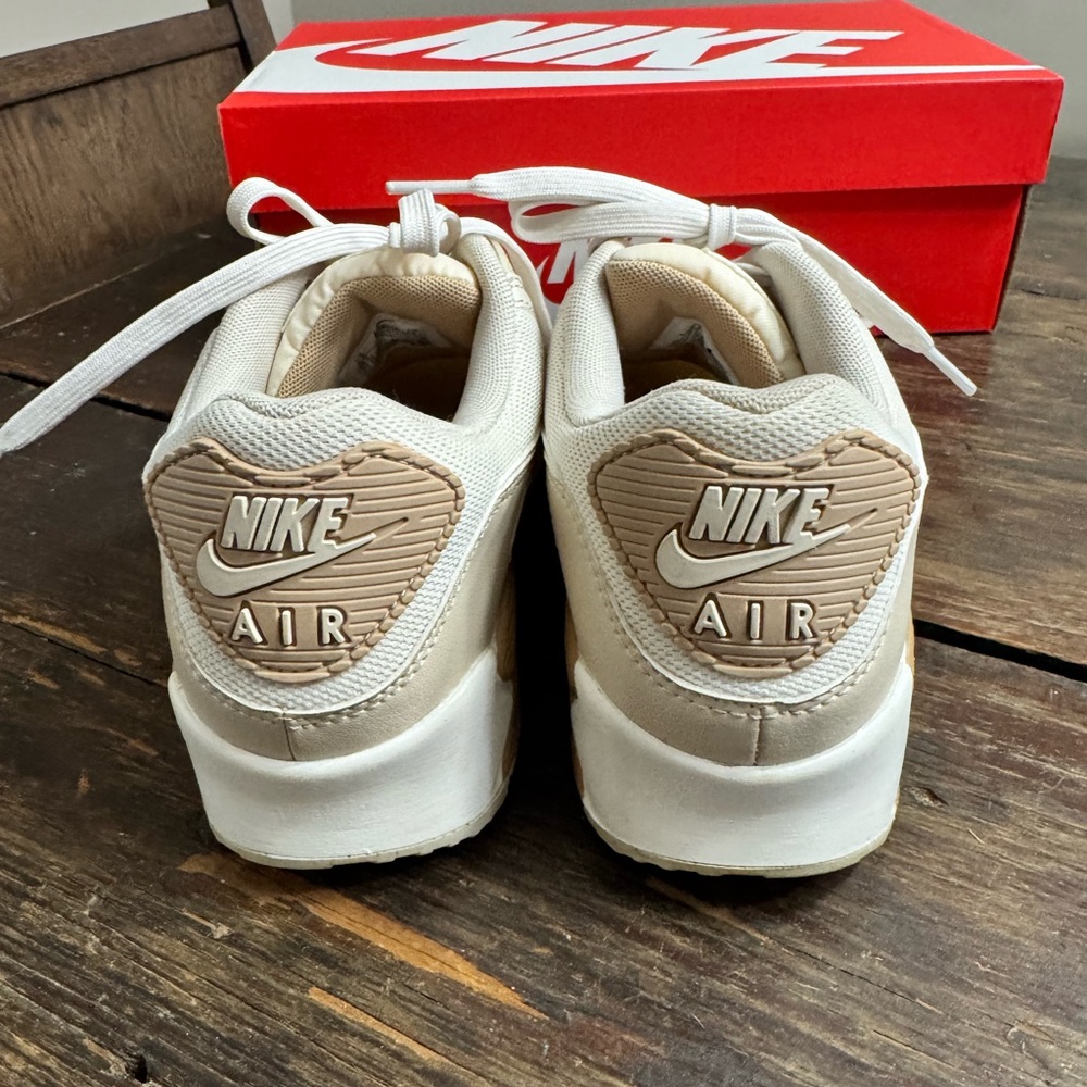Nike Womens Air Max Sneakers - White and Tan 9.5 - Picture 4 of 8